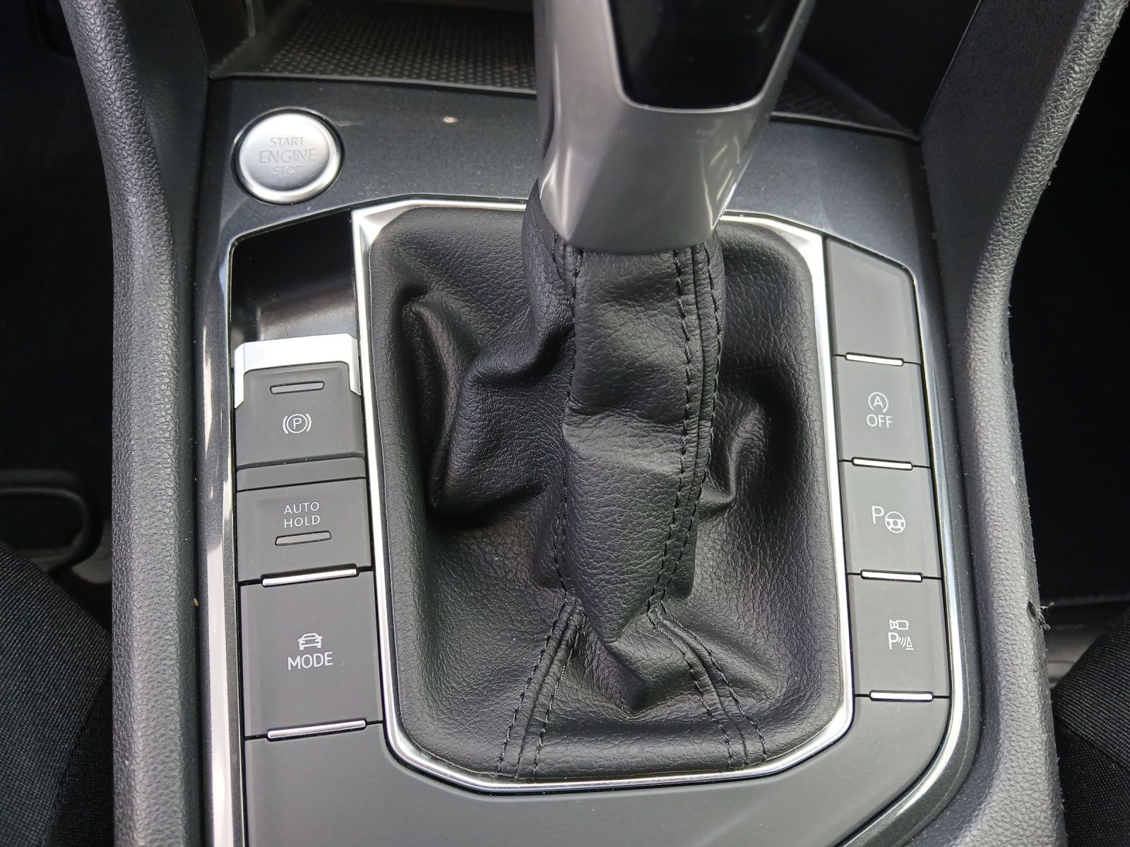 Fahrzeugabbildung Volkswagen Tiguan TDI United DSG Matrix Navi HUD AID ACC RF