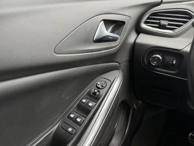 Fahrzeugabbildung Opel Grandland Business Elegance 1.6l Hybrid 300PS!