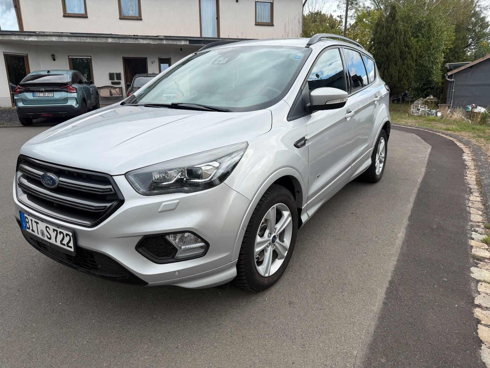 Ford Kuga - 1