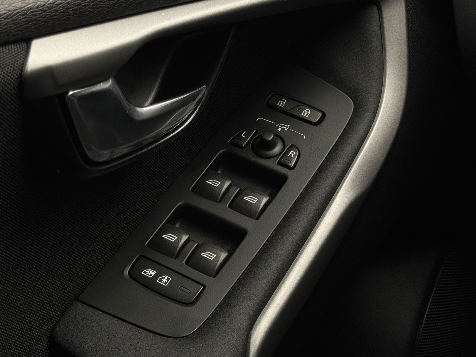 Fahrzeugabbildung Volvo V40 1.5 112kw/152ps Autom. Kam Temp Navi Sensus