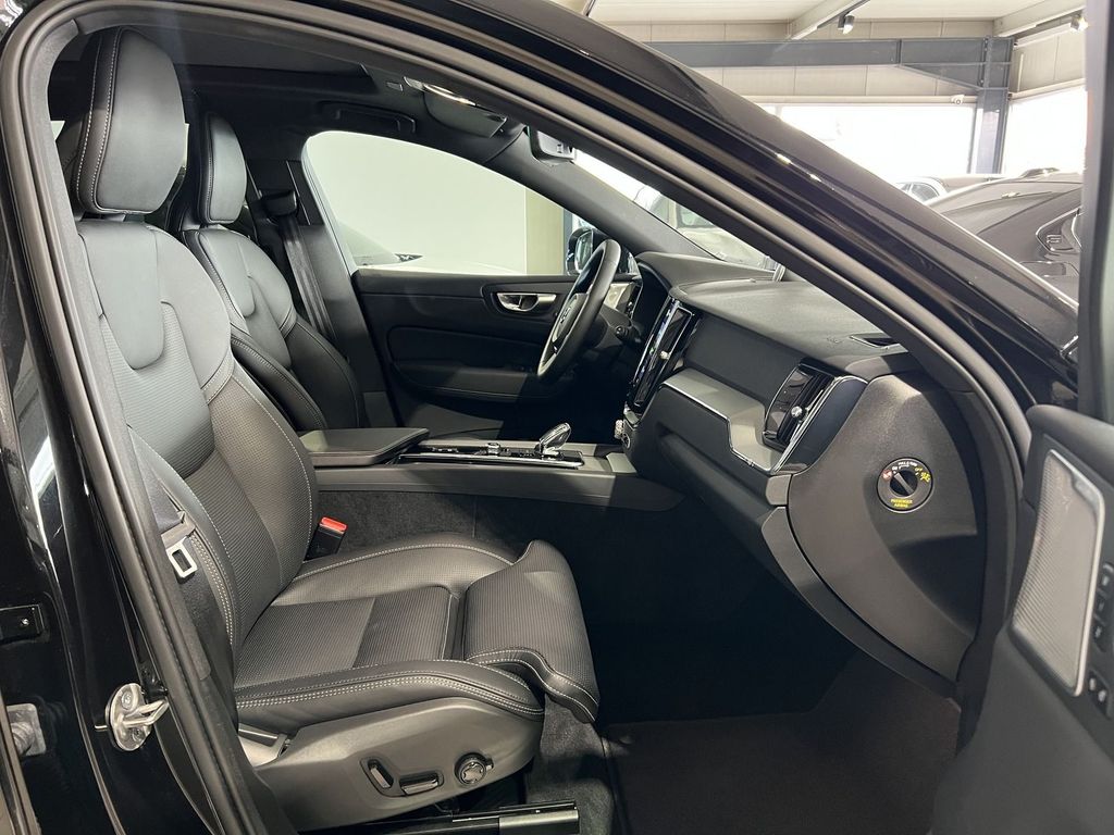 Volvo XC60 T6 Plus Black Edition Recharge AWD B&W HUD