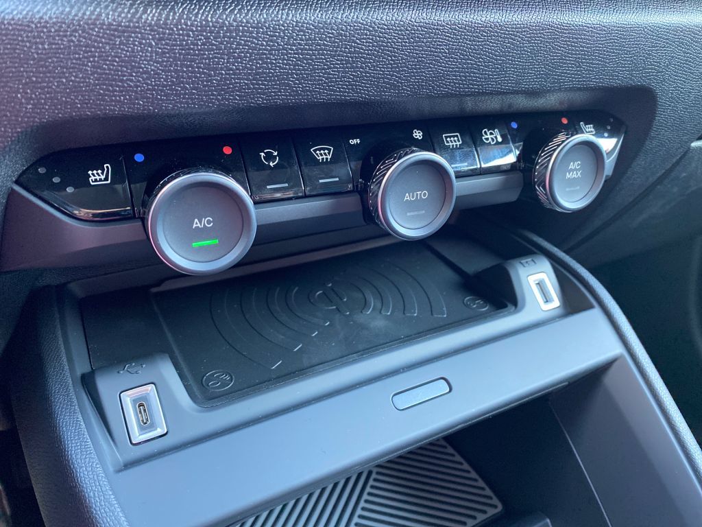 Fahrzeugabbildung Citroën C4 PureTech 130 S&S EAT8 MAX *Kälte-Paket*