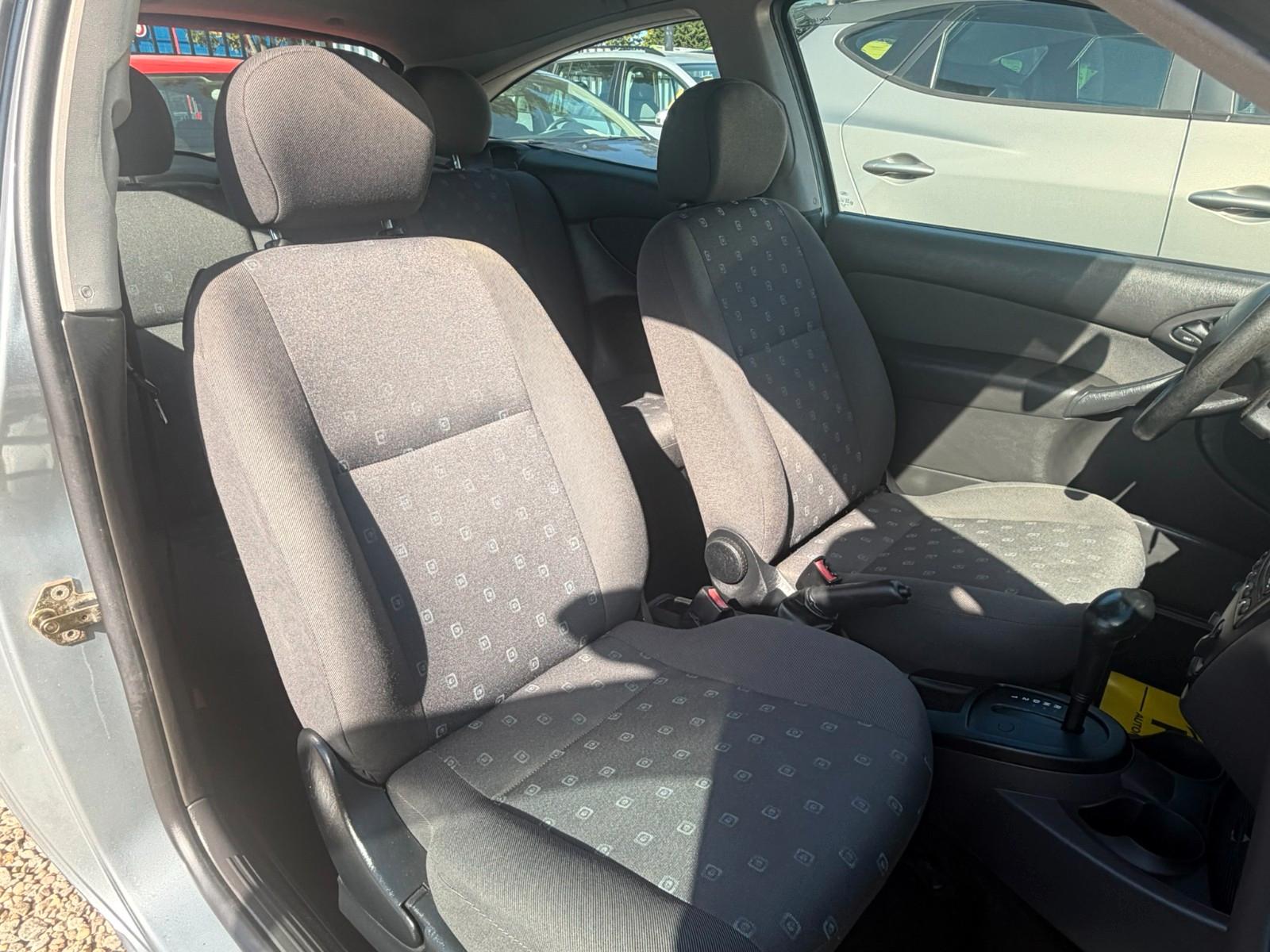 Ford Focus 2004 — photo 15