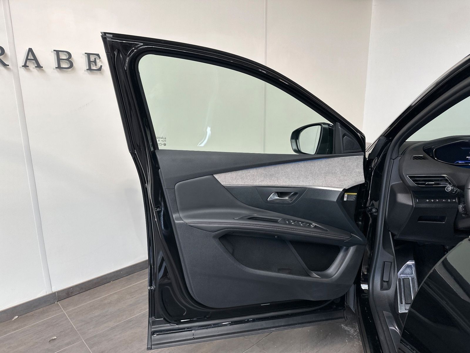 Fahrzeugabbildung Peugeot 3008 GT Plug-In Hybrid 225 NAV+LED+PANORAMA+AHK