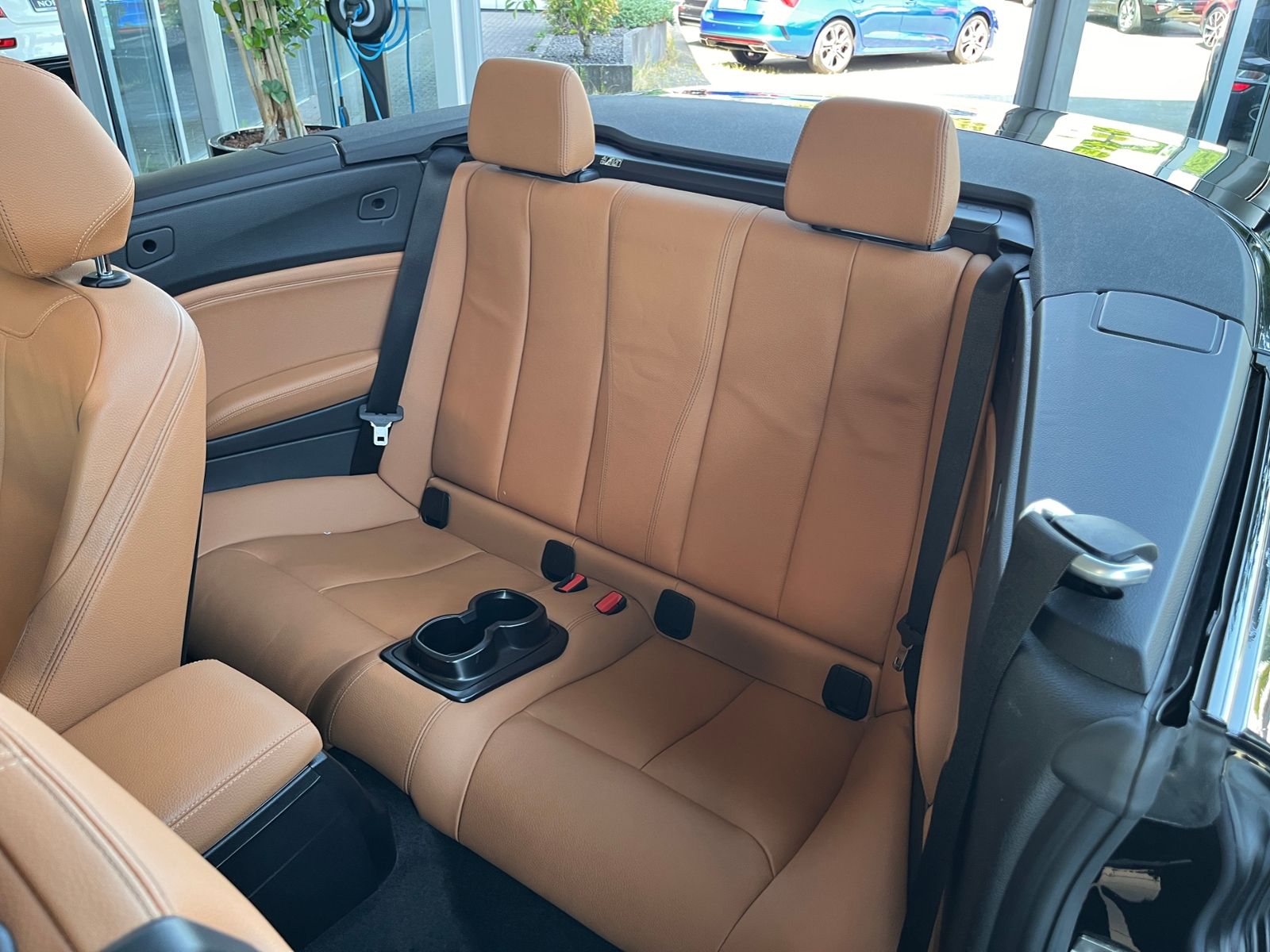 Fahrzeugabbildung BMW 220i Cabrio M Sport Shadow LED NAV RFK SHZ 18"