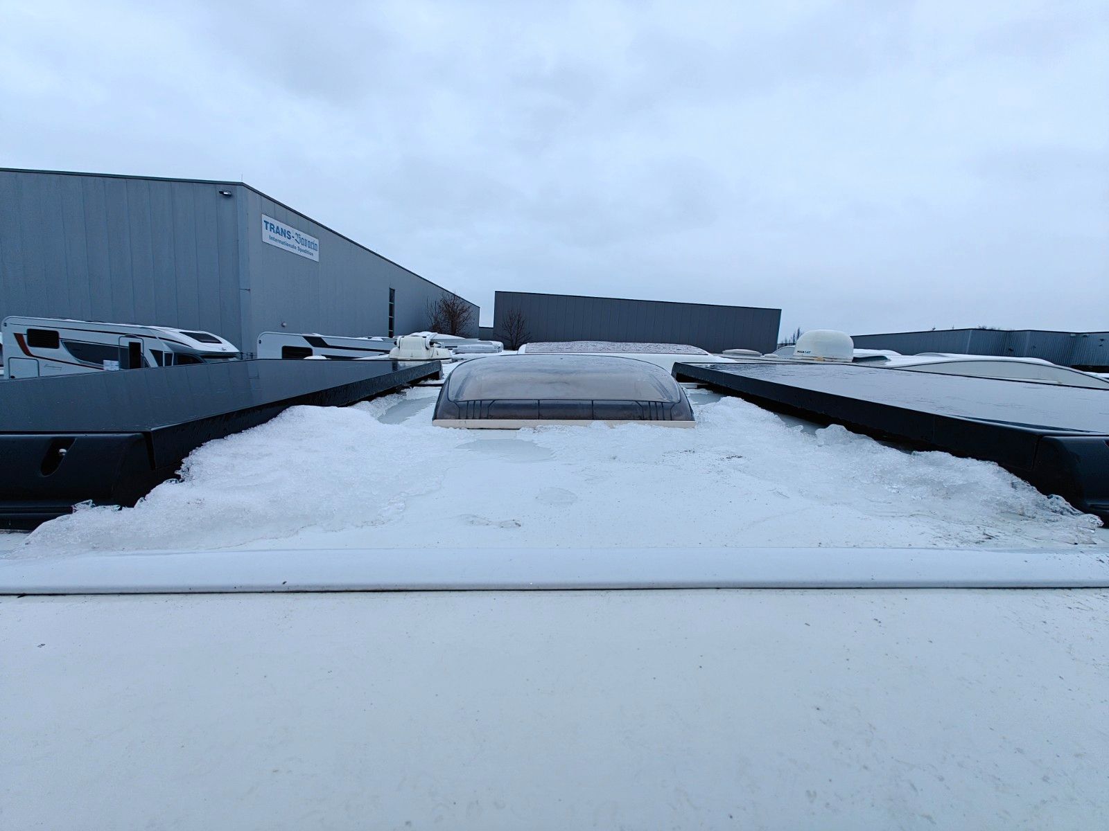 Fahrzeugabbildung Carado T-348 - Automatik, SAT, TV, 2x Solar, Hubbett -