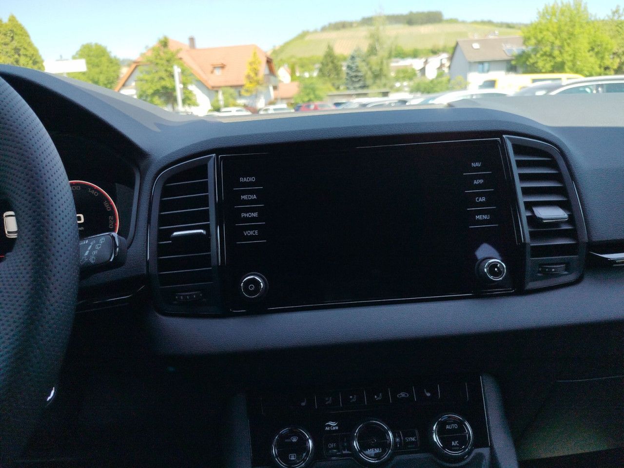 Fahrzeugabbildung SKODA Karoq Sportline TS110/1.5A7F, AHK, Rückfahrkame