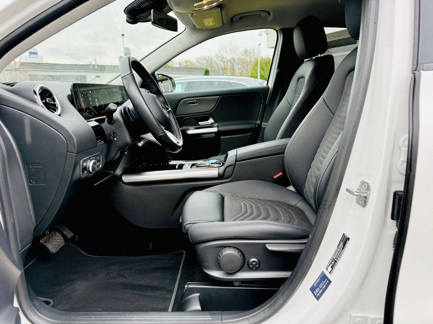 Fahrzeugabbildung Mercedes-Benz GLA 200 NIGHT & PROGRESSIVE, Winter, AHK, RFK, L
