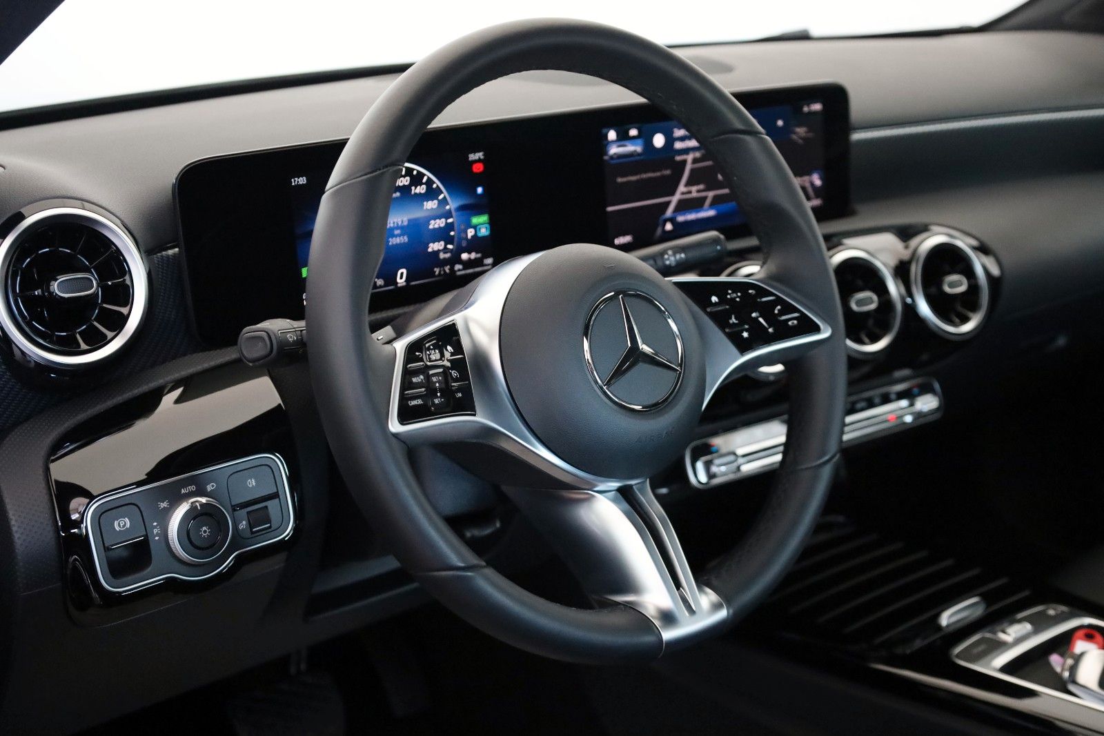 Fahrzeugabbildung Mercedes-Benz A 250 e, Progressive, Leder,Navi,LED,SH,Facelift