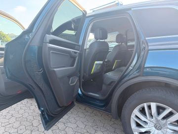 Volkswagen Touareg - 12