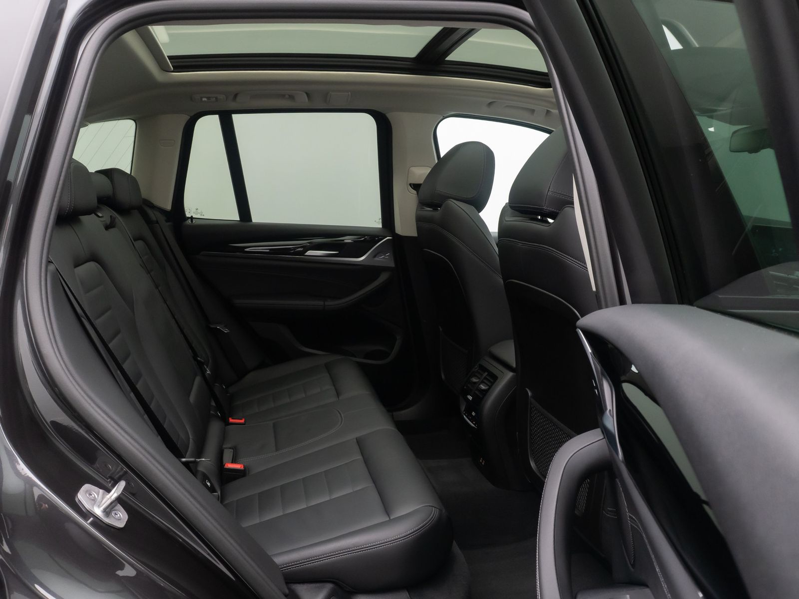 Fahrzeugabbildung BMW X3 xD30e Panorama 360&deg;HUD DAB HiFi AHK Komfort