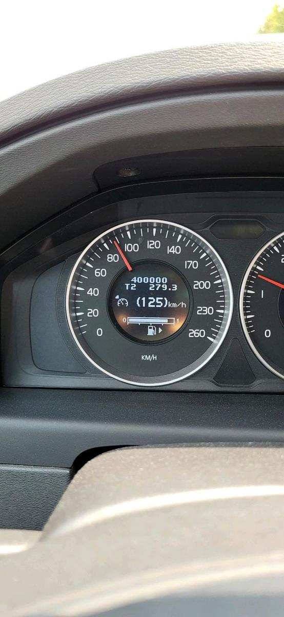 Volvo V70 2011 — photo 11