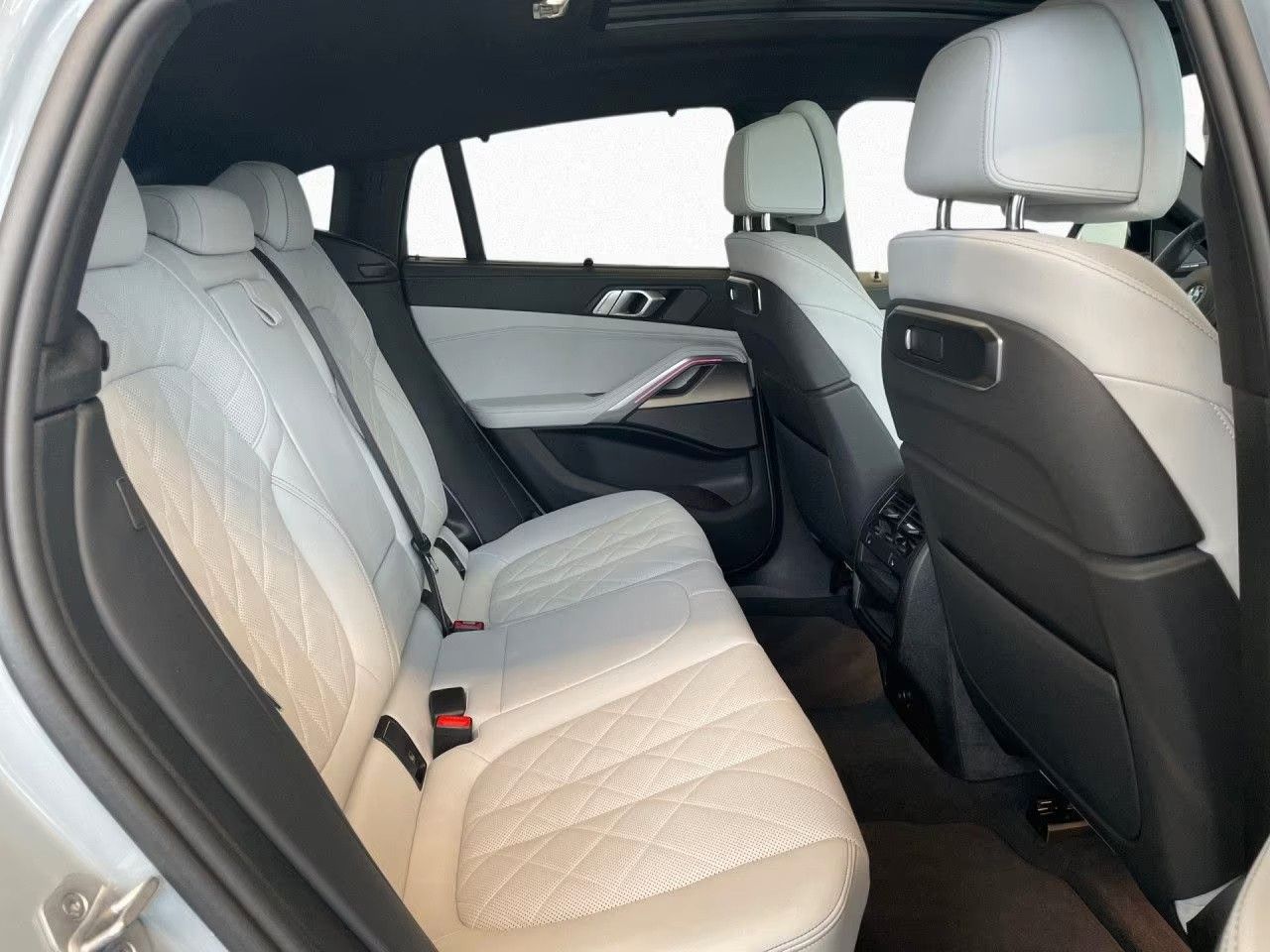 Fahrzeugabbildung BMW X6 30 d xDrive M Sport