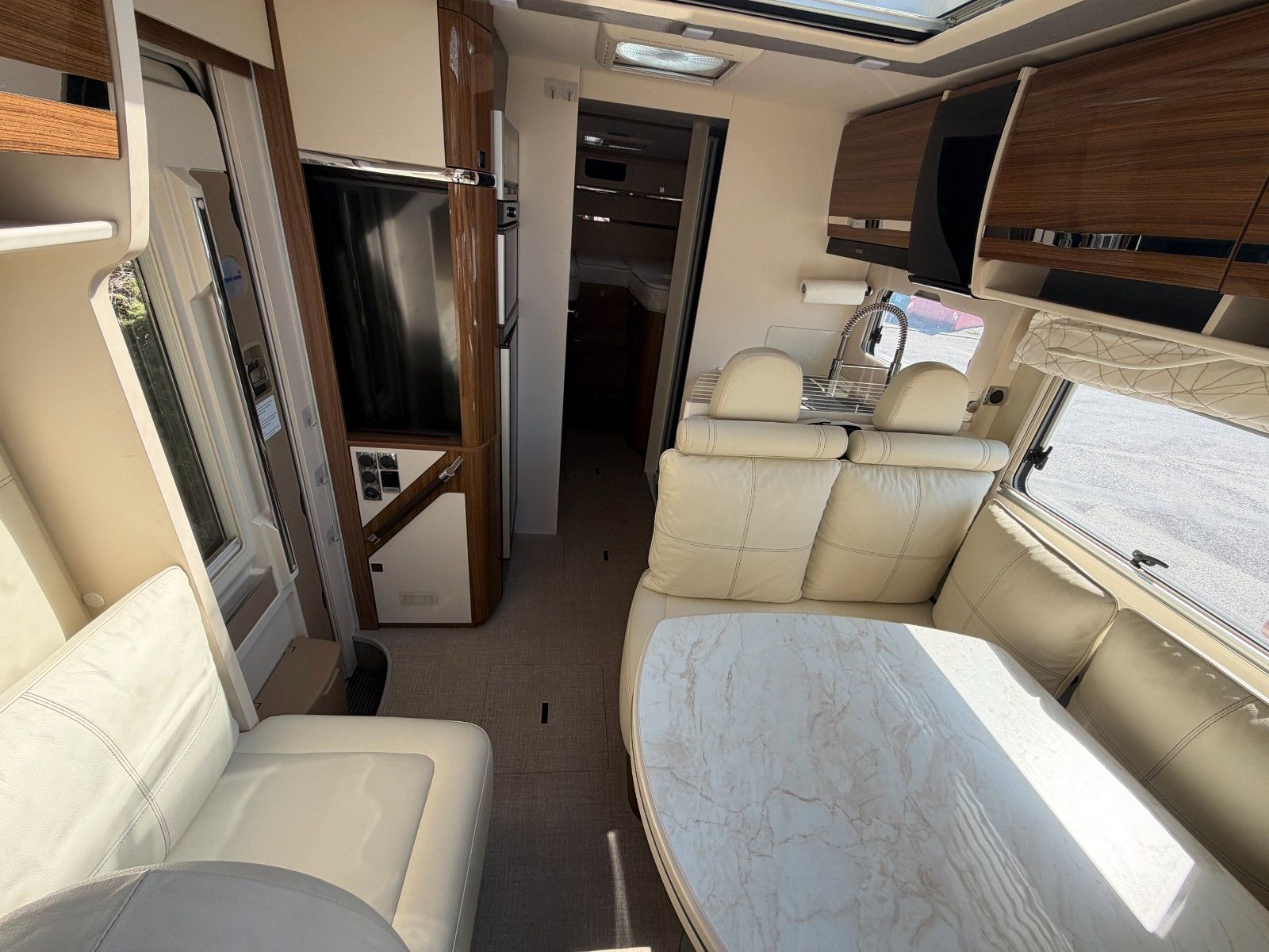 Fahrzeugabbildung Eura Mobil Contura 766 EB, Hubstützen, Solar, Backofen,...