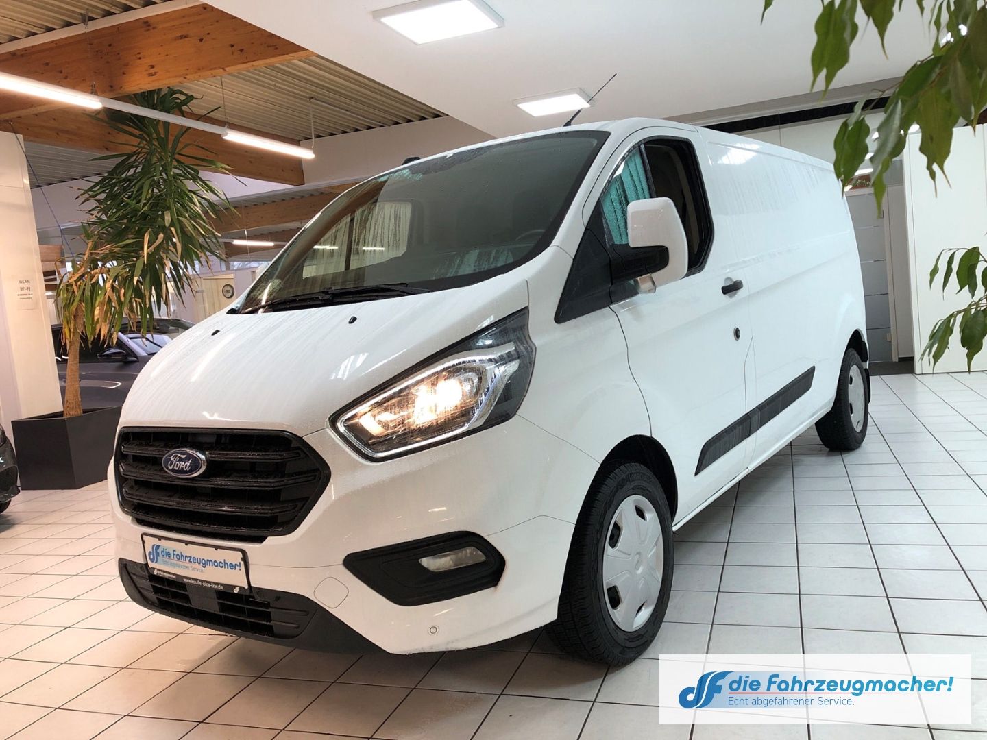 Fahrzeugabbildung Ford Transit Custom Kasten 320 L2 Trend DAB Temp PDCv