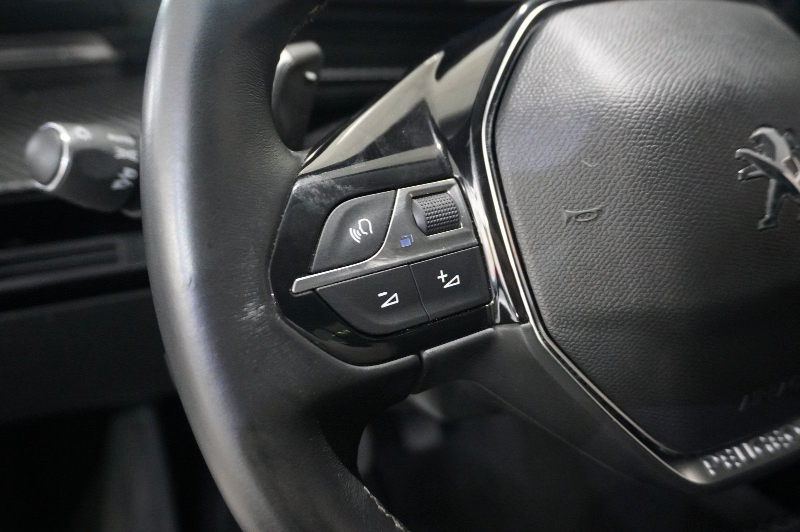 Fahrzeugabbildung Peugeot 508 SW 1.2T ALLURE PACK NAVI/LED/KAMERA/SHZ/VIRT