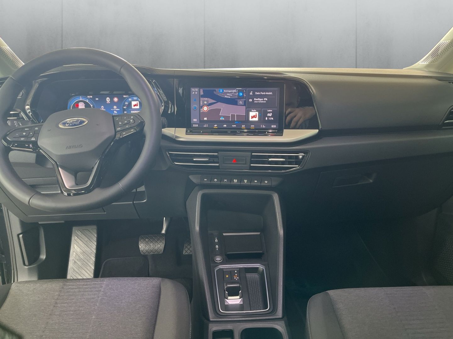 Fahrzeugabbildung Ford Tourneo Connect PHEV Active Pano Dig. Cockpit LE