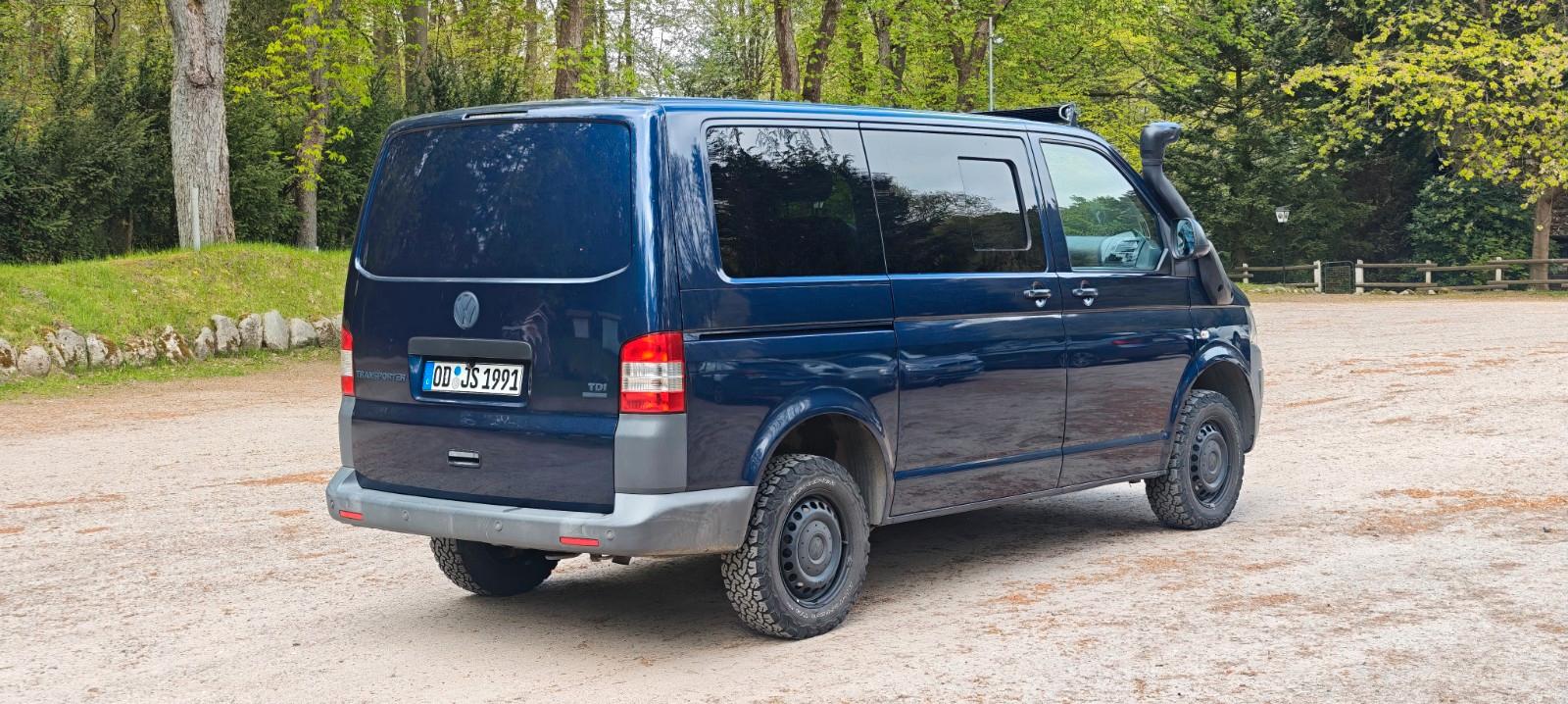Volkswagen T5.2 mit Offroadoptik und kleinem Camperausbau