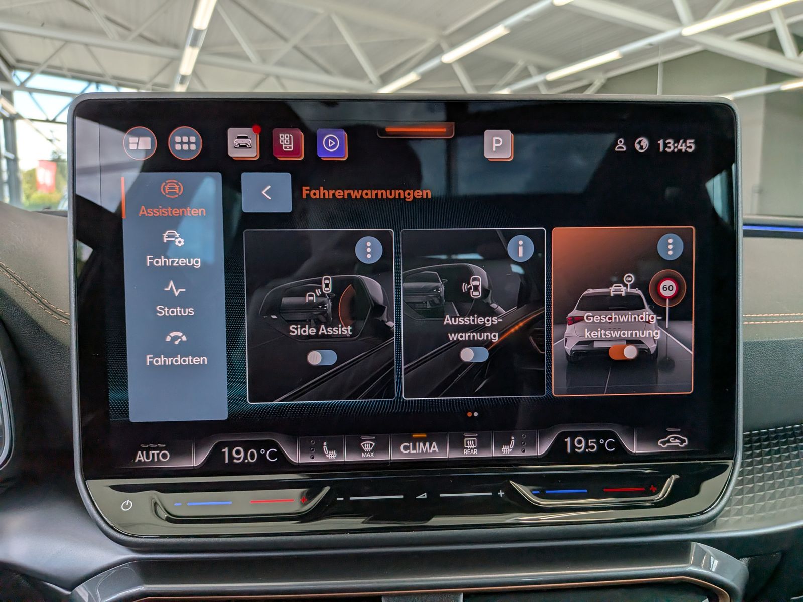 Fahrzeugabbildung CUPRA Leon 1.5 eTSI DINAMICA MATRIX ACC PANO AHK 5J-Ga