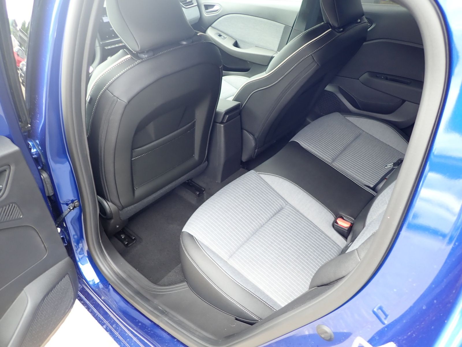 Fahrzeugabbildung Renault Clio Techno E-Tech Full Hybrid 145/GJR/NAVI/