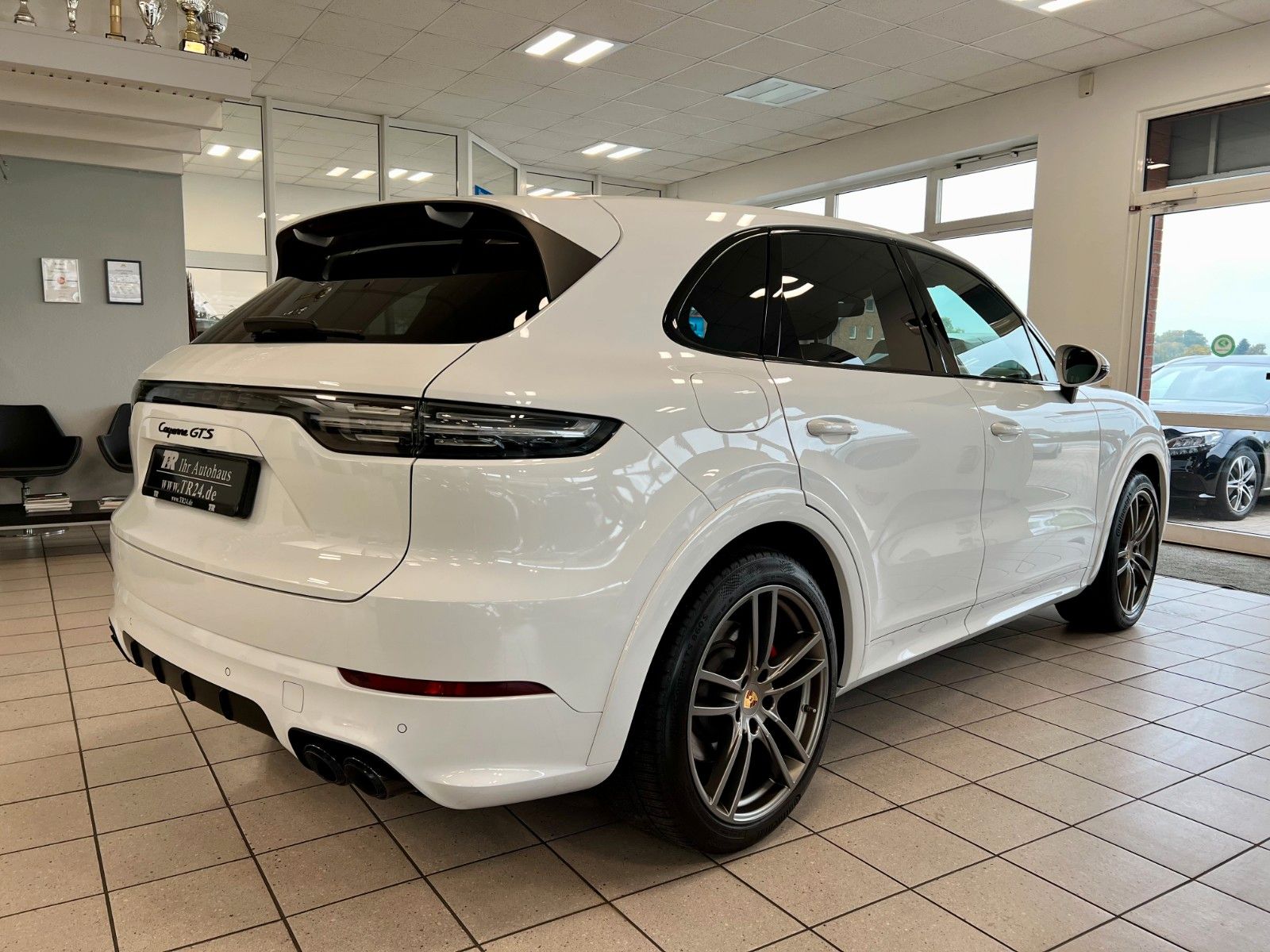 Fahrzeugabbildung Porsche Cayenne GTS Panorama, AHK, 21Zoll, SportChrono