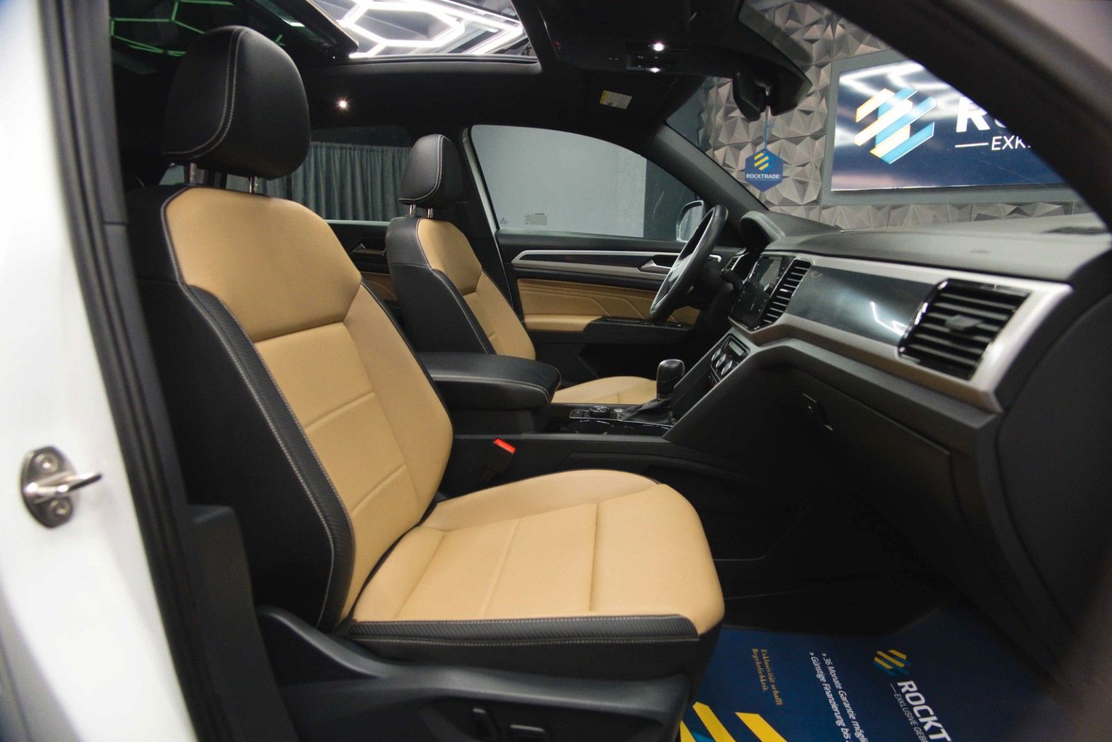 Fahrzeugabbildung Volkswagen ATLAS 3.6 Cross Sport 4x4 R-Line Black 4Motion