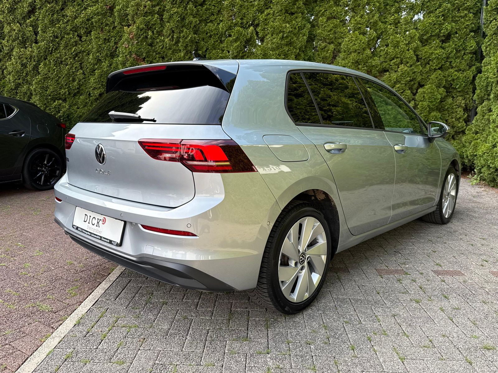 Fahrzeugabbildung Volkswagen Golf 2.0 TDI DSG Goal LED+KAM+ACC+SHZ+CARPL+AMBI