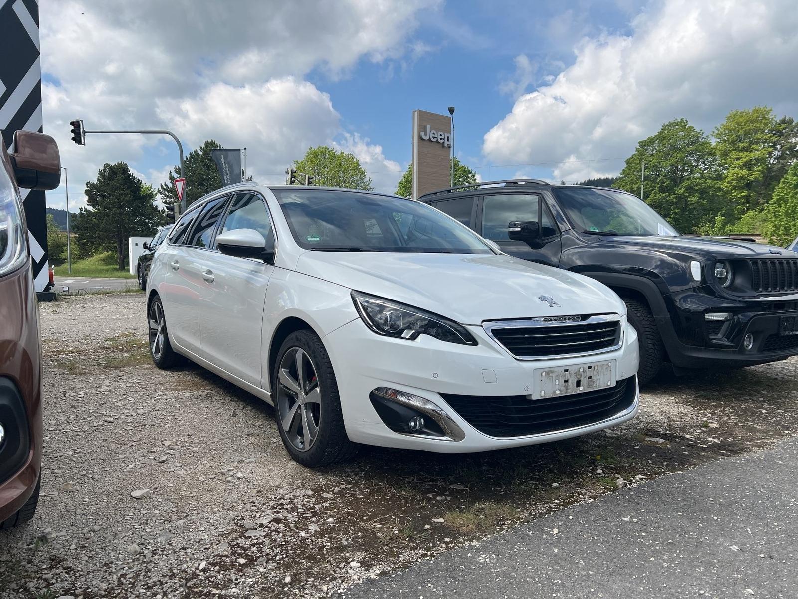 Peugeot 308 1.2 e-THP 130 SW Allure AHK