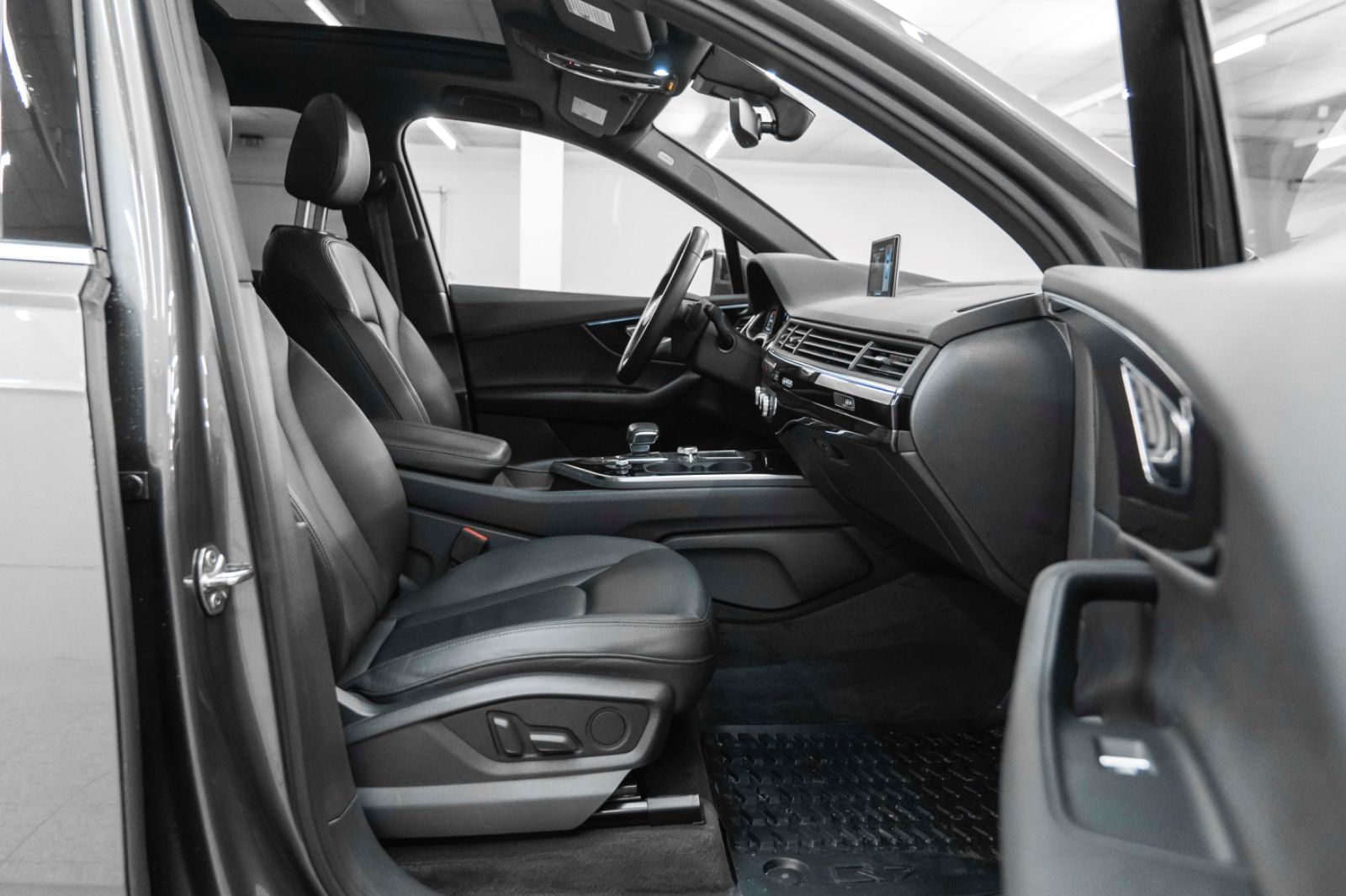 Fahrzeugabbildung Audi Q7 3.0 TFSI Quattro LED PANO NAV 7 SITZER BOSE
