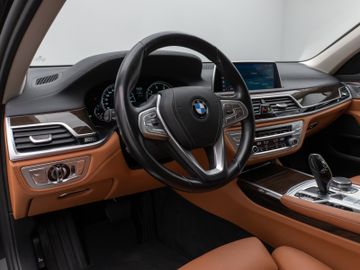 Fahrzeugabbildung BMW 730d xDr LED ACC HUD HI-FI DAB Kamera 360°