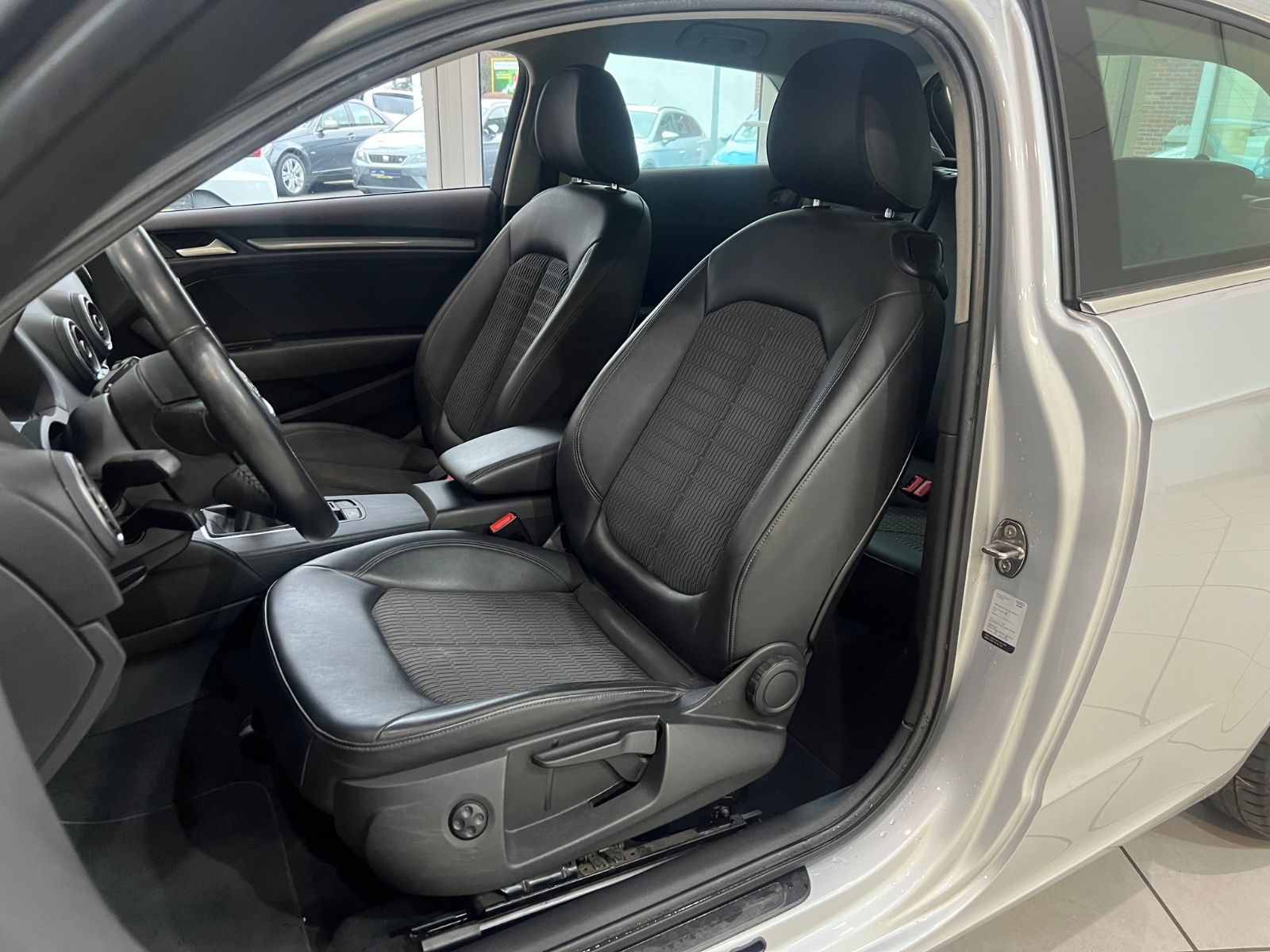 Fahrzeugabbildung Audi A3 ambiente 1.4  *LEDER*TEMPOMAT*