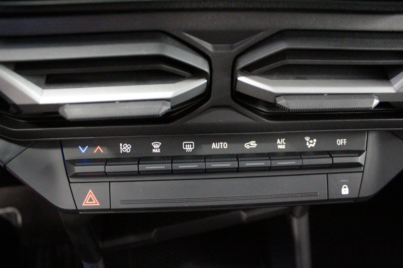 Fahrzeugabbildung Dacia Duster mild hybrid 130 Journey *Winterpaket*
