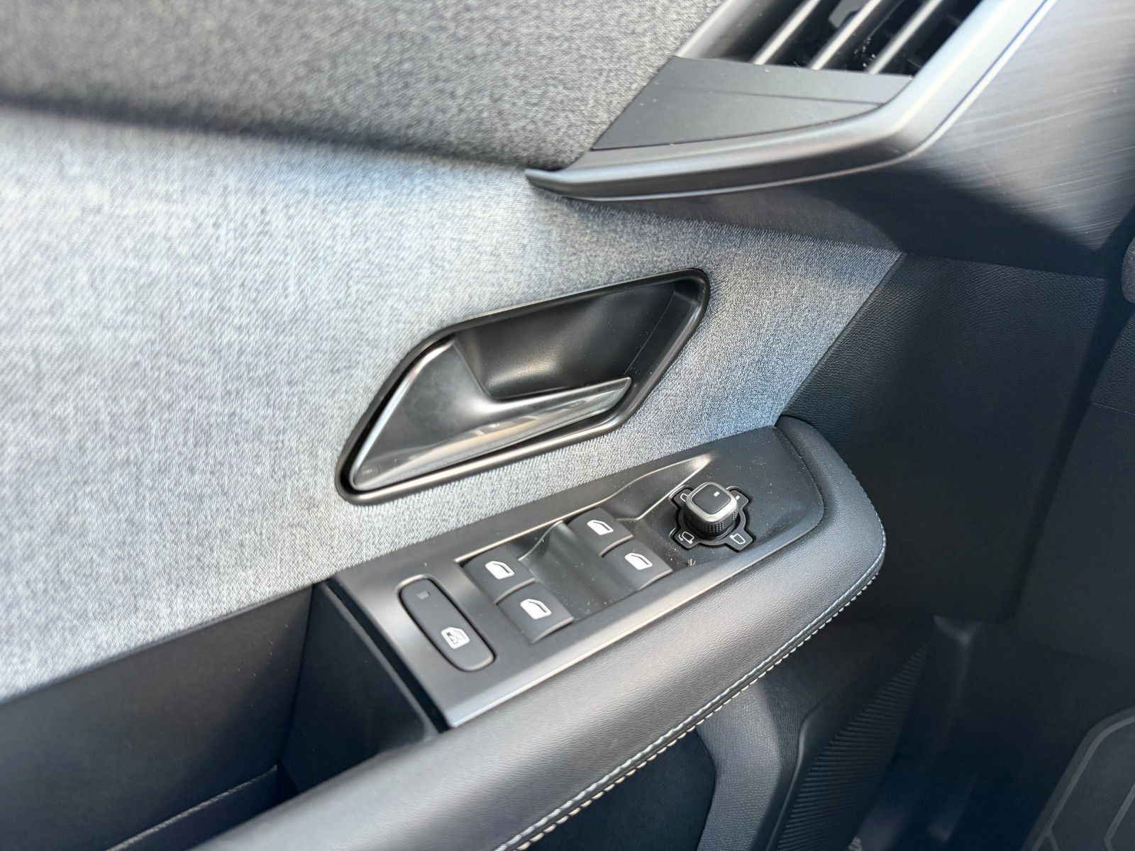 Fahrzeugabbildung Opel Grandland 1.2 48V Mild- W Edition Kamera,LED,SHZ