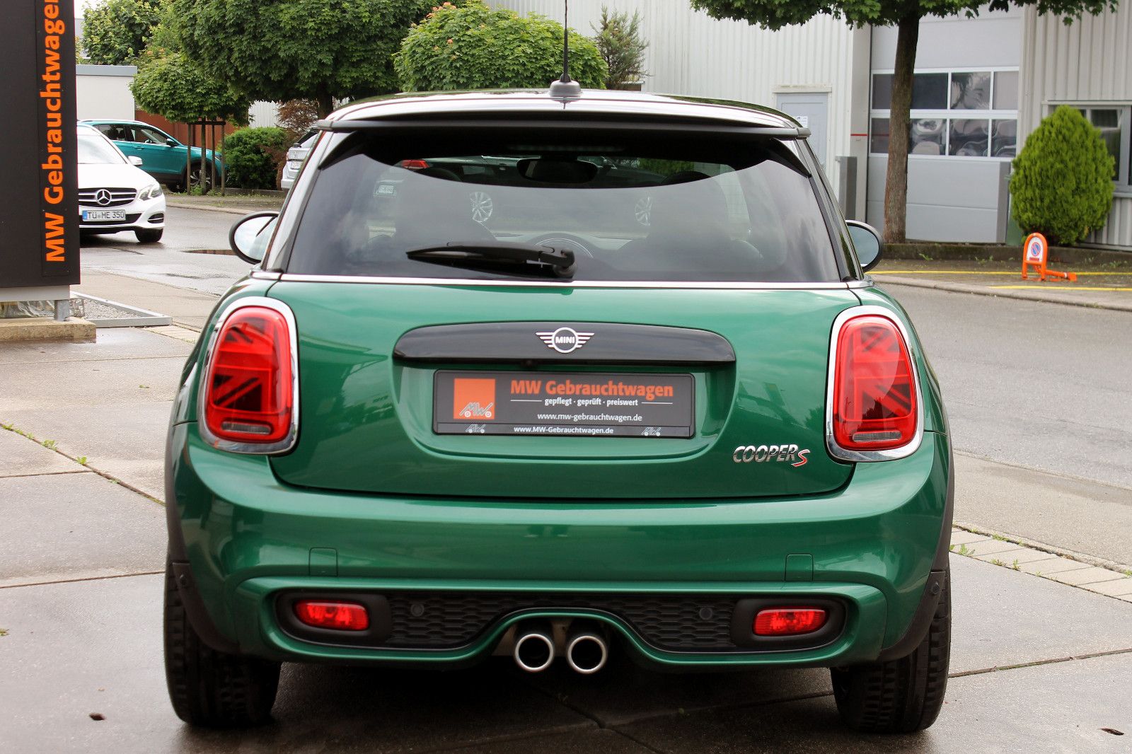 Fahrzeugabbildung MINI Cooper S Automatik LED HUD ACC KAM PANO SHZ PDC