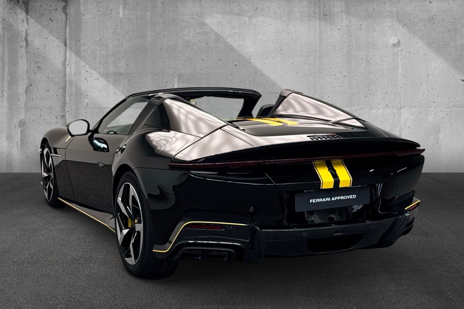 Fahrzeugabbildung Ferrari 12Cilindri Spider*Painted Stripe*Full Carbon*