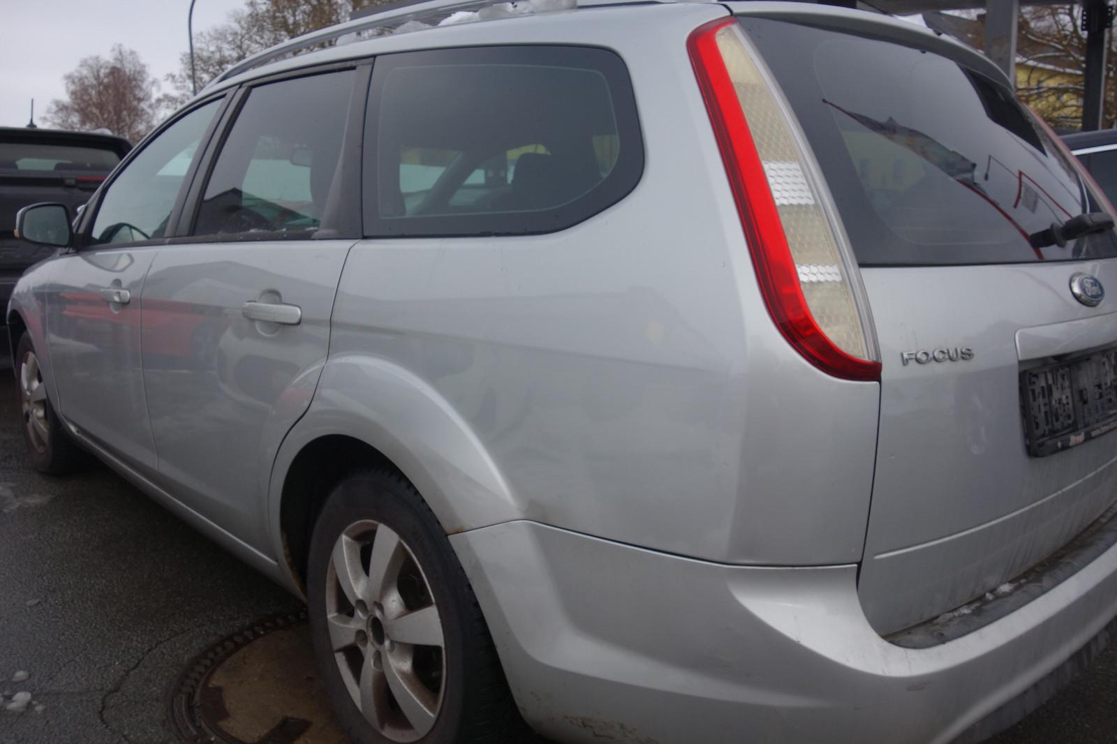 Ford Focus 2010 — photo 10