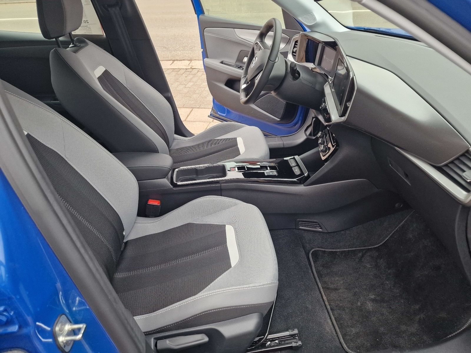 Fahrzeugabbildung Opel Mokka e Elegance, Navi,Allwetterr.,Kamera