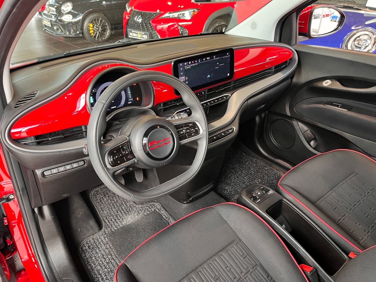 Fahrzeugabbildung Fiat 500e  42 kWh Akku Red NAVI KLIMA
