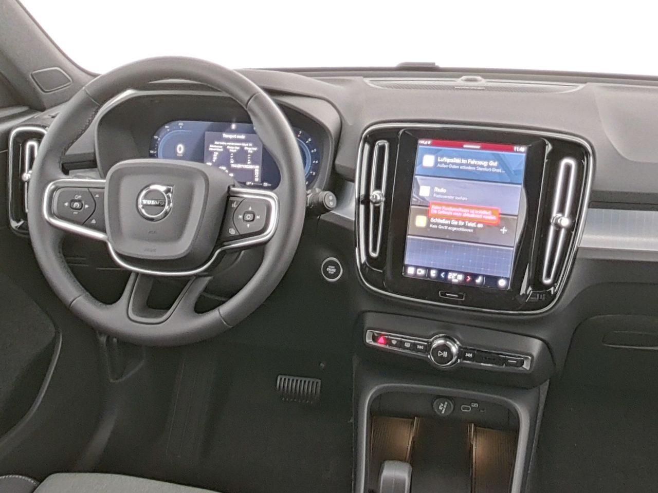 Fahrzeugabbildung Volvo XC40 Plus Dark 2WD