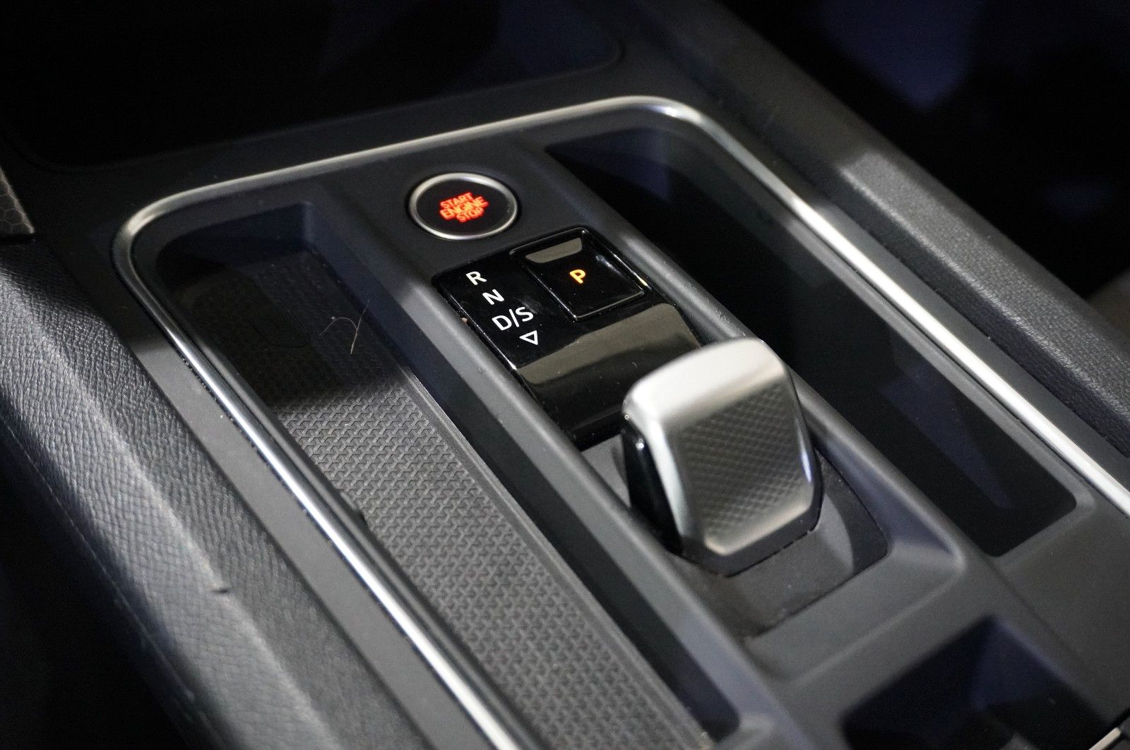 Fahrzeugabbildung SEAT Leon ST 1.0 E-TSI STYLE DSG NAVI/LED/KAMERA/DAB+