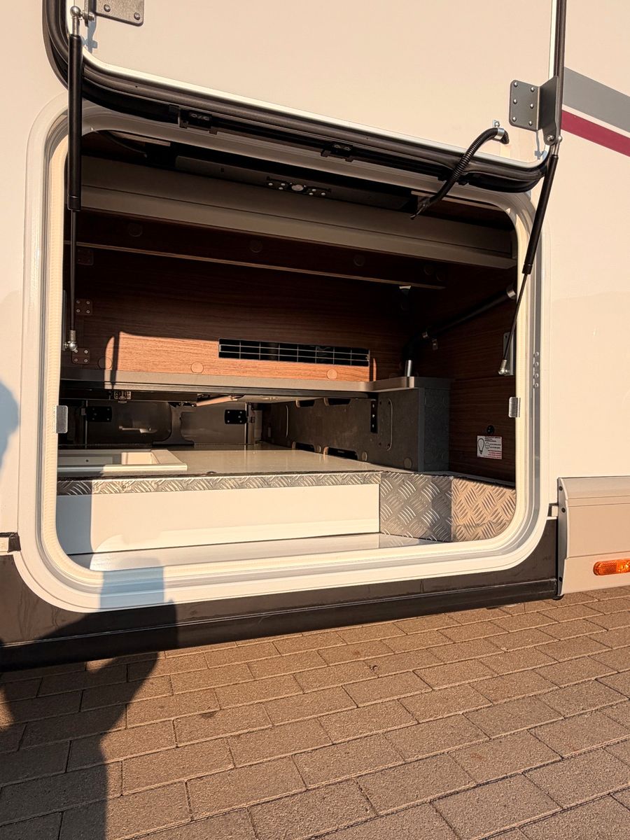 Fahrzeugabbildung Carthago chic c-line I 5.9 XL LE Mercedes Cortina