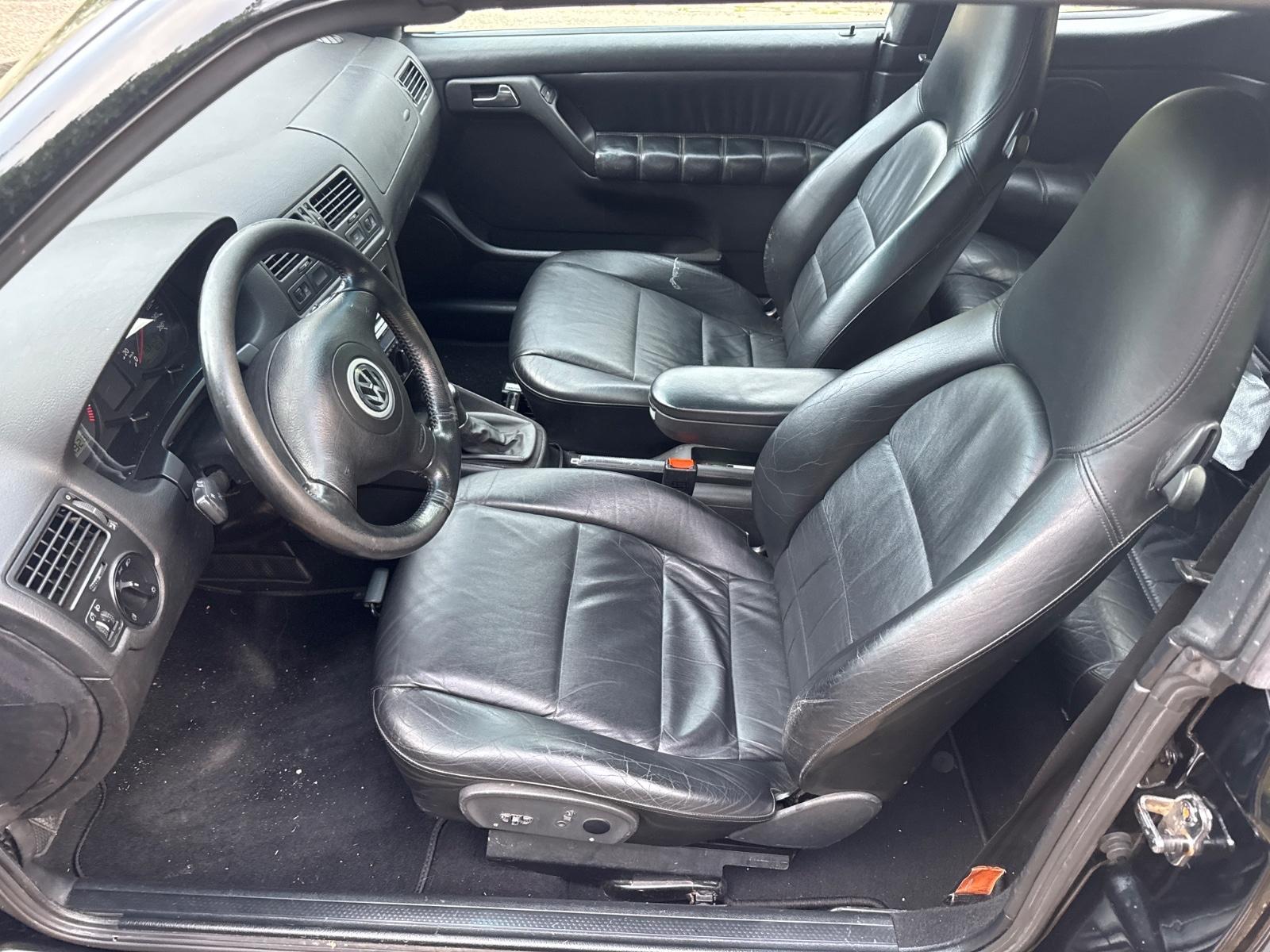 VOLKSWAGEN GOLF - VR5 CABRIOLET - 2.3 170 CV - BVM - VOLANT EN CUIR