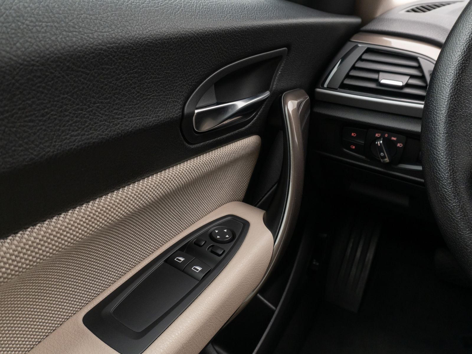 Fahrzeugabbildung BMW 218d PDC Sitzhz Xenon Sport Geschwindigkeitreg