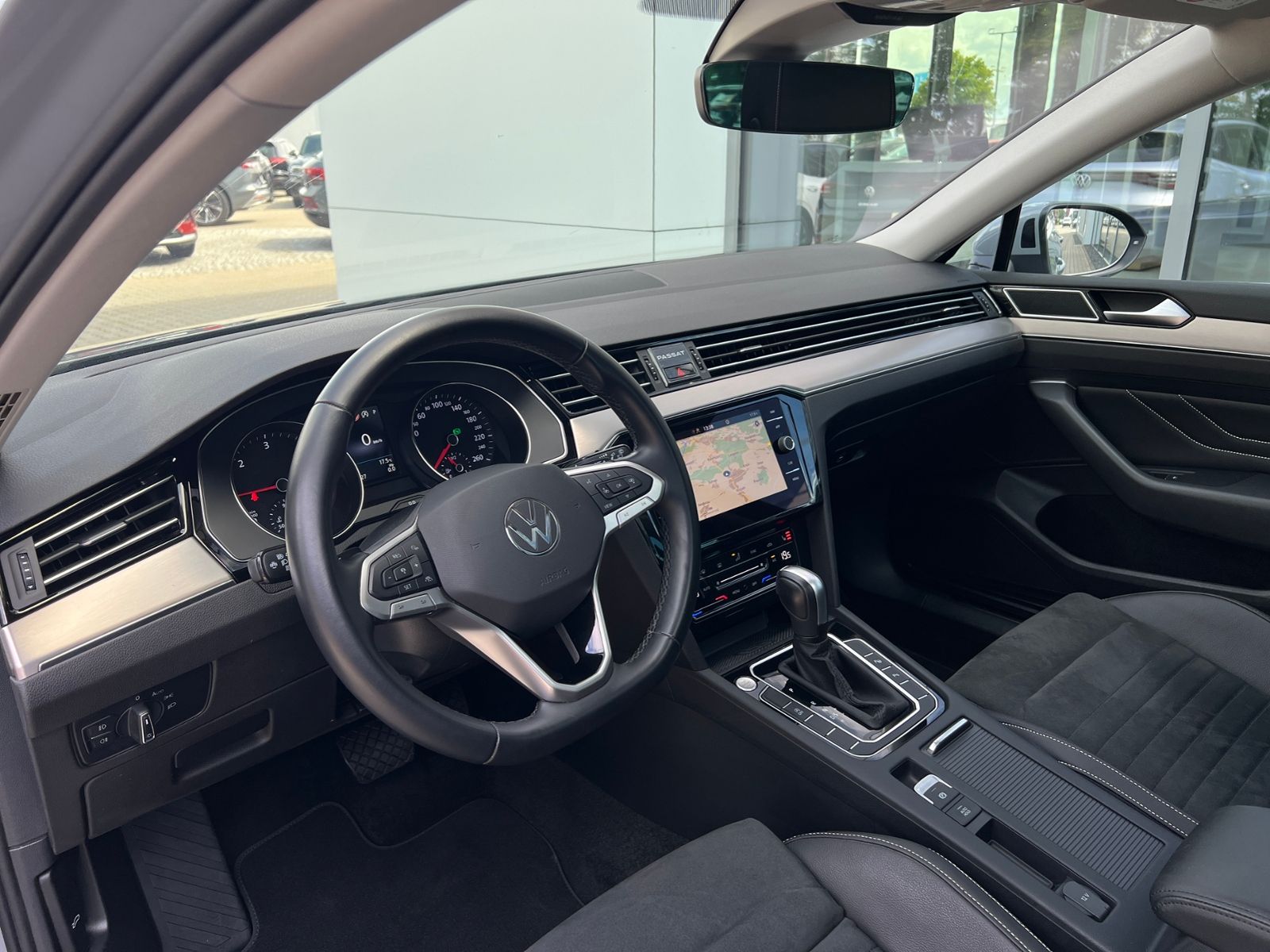 Fahrzeugabbildung Volkswagen Passat Variant Elegance 2.0 TDI DSG *AHK, IQ-Lig