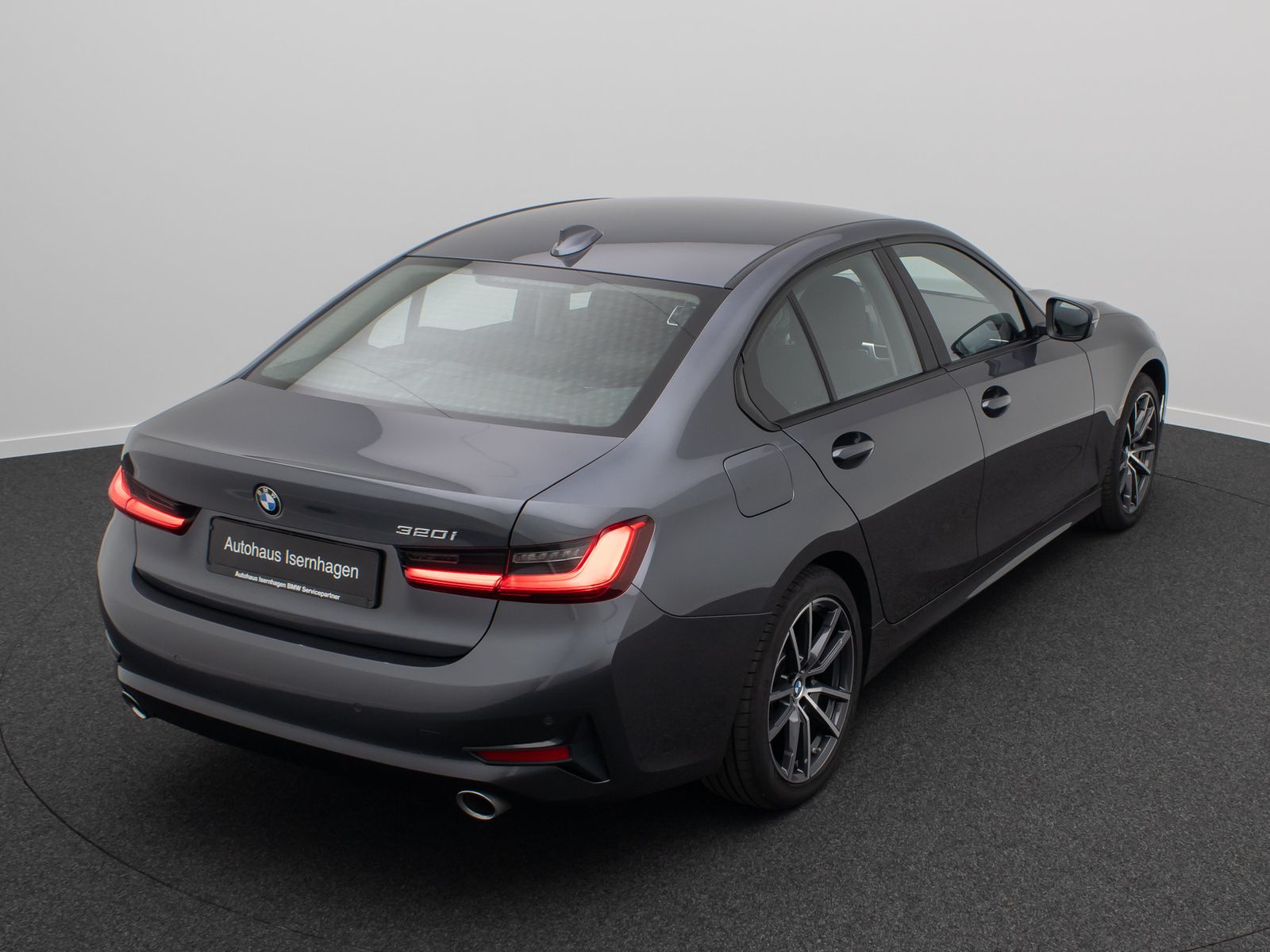 Fahrzeugabbildung BMW 320i Alarm PDC Komfort LED FernlichtAss HiFi 18"