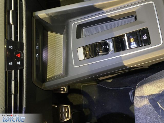 Golf VIII 1.0 eTSI DSG Move NAVI KLIMA PDC PANO