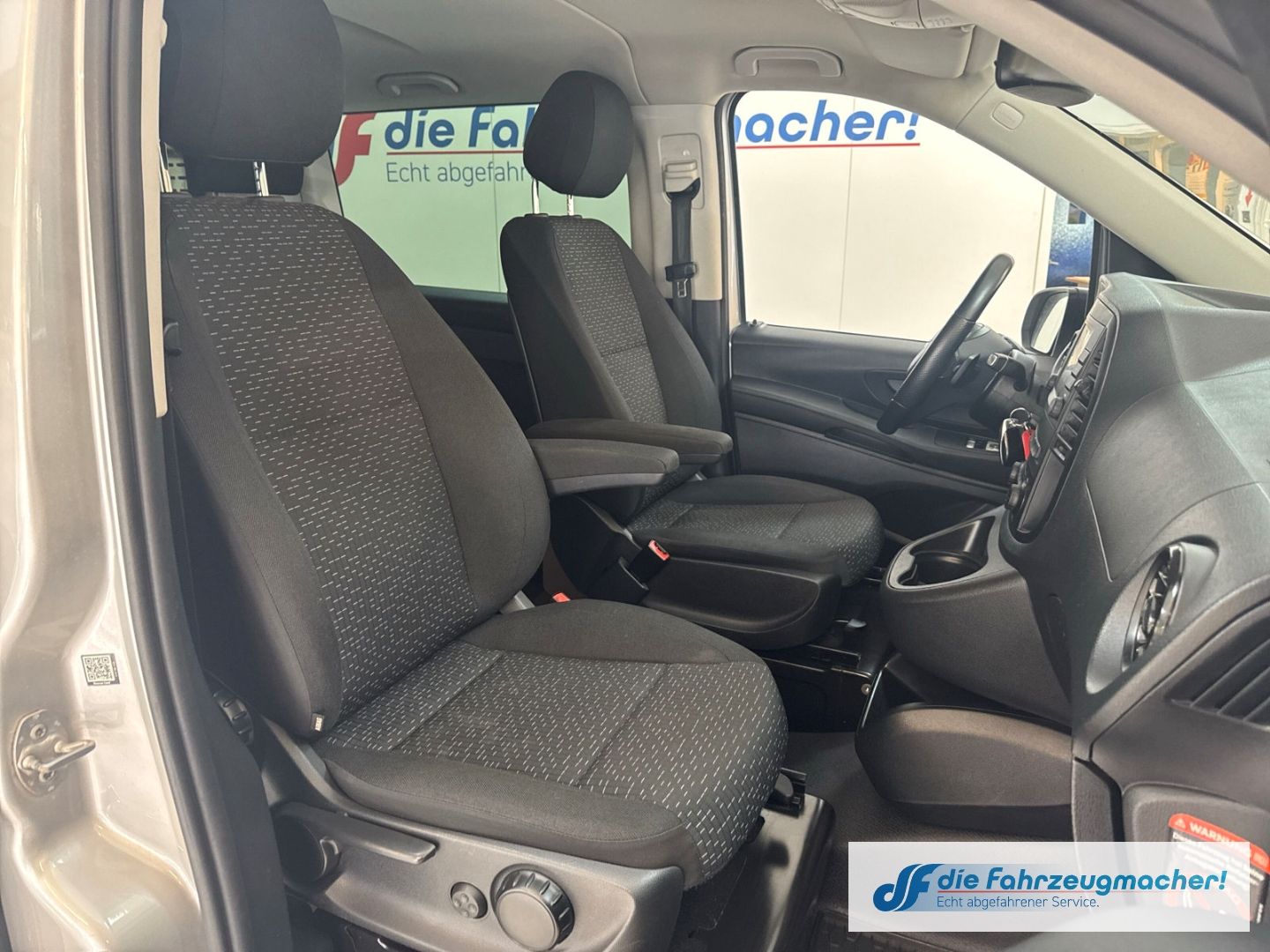 Fahrzeugabbildung Mercedes-Benz Vito Tourer 119 CDI 4x4 lang Navi LED Blendfrei
