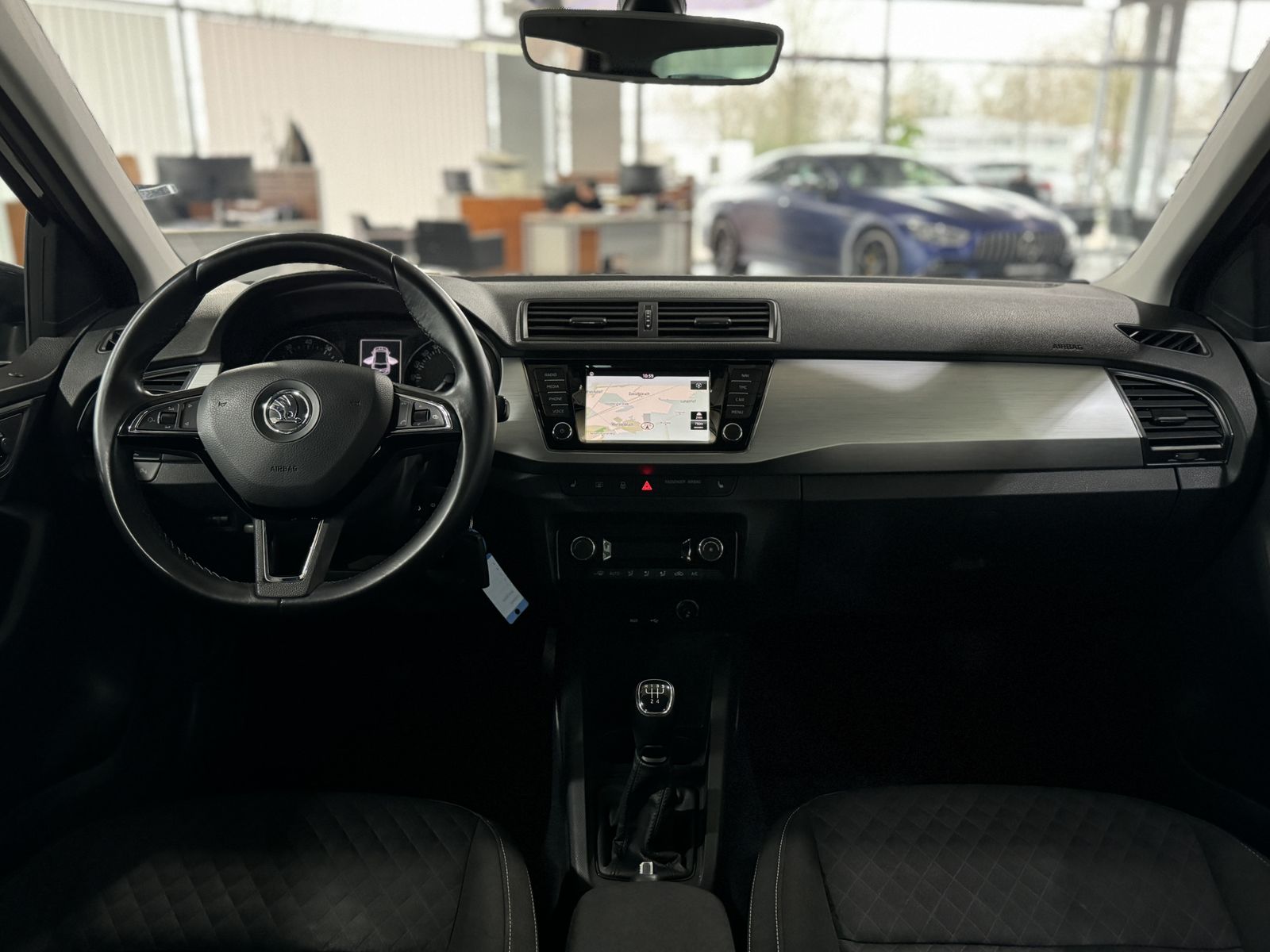 Fahrzeugabbildung SKODA Fabia Drive PDC Navi Sitzhzg Tempomat