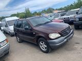 Mercedes-Benz ML 270 CDI 4X4 AC - Mercedes-Benz ML 270 aus 2001
