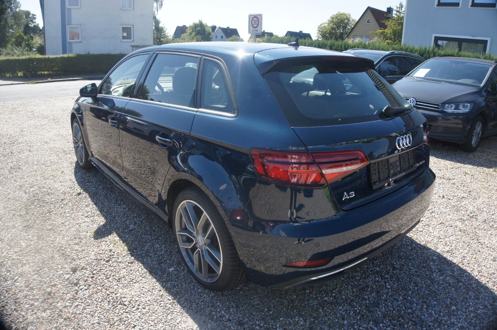 Fahrzeugabbildung Audi A3 Sportback 40 e-tron NAVI LED SHZ